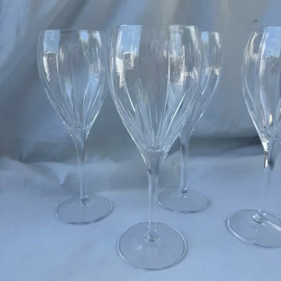Iriana by CHRISTOFLE Elegant Clear Crystal Wine Glass Set of 4 Red Wine Glasses - Picture 2 of 6